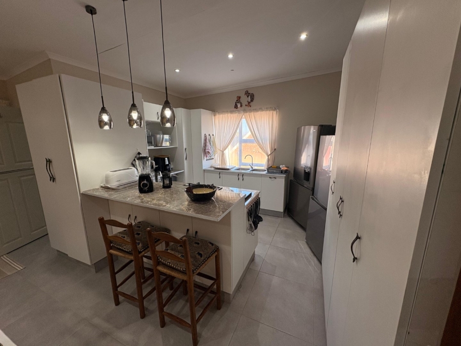4 Bedroom Property for Sale in Fraaiuitsig Western Cape